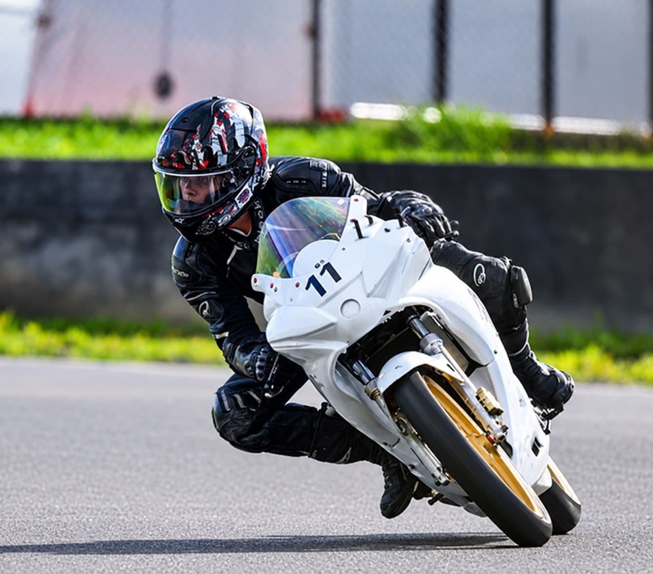 Ted knee down on the white #11